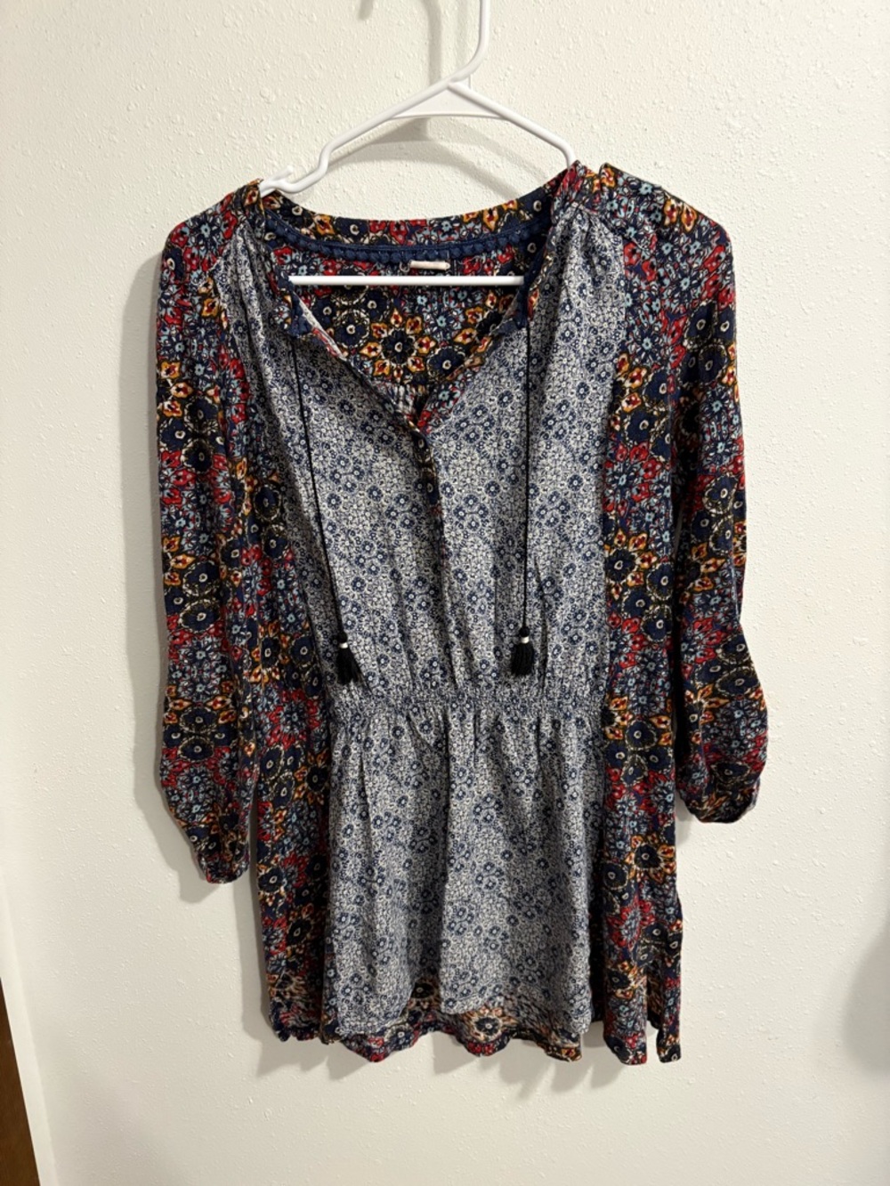 Akemi & Kin Flowy Floral Peasant Tunic Blouse in Navy and Red Size Small